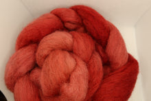 Load image into Gallery viewer, Shetland combed tops - Hand Dyed