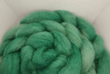 Load image into Gallery viewer, Shetland combed tops - Hand Dyed