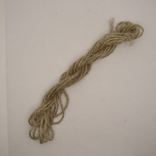 Load image into Gallery viewer, Spun sample of light grey Shetland tops
