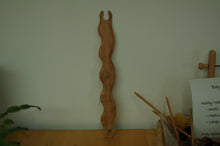 Load image into Gallery viewer, Ashford medium (50cm/20&quot;) wavy shuttle
