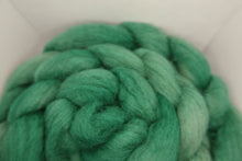 Load image into Gallery viewer, Shetland combed tops - Hand Dyed
